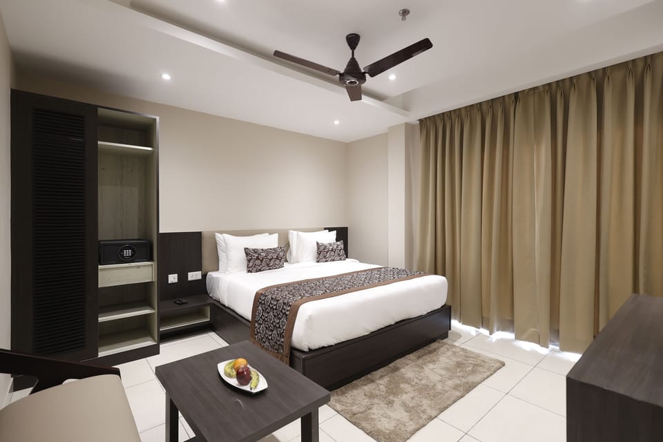 Basic Double Room | In-room safe, blackout drapes, soundproofing, iron/ironing board