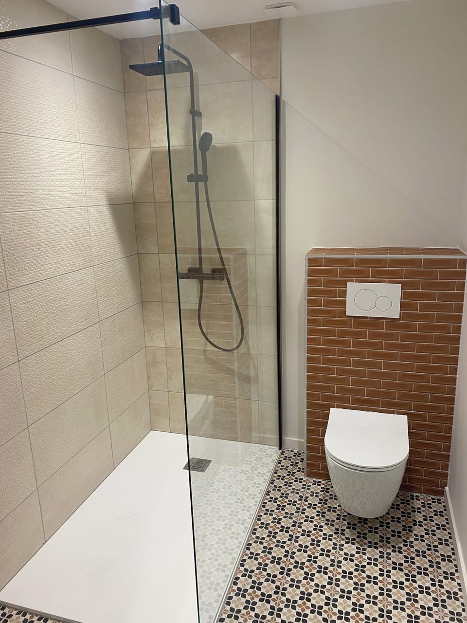 Comfort Double Room | Bathroom | Shower, hair dryer, towels