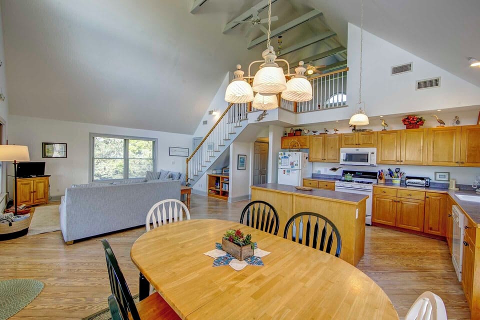 Dining Area Kitchen (2)