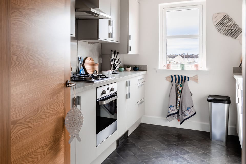Apartment | Private kitchen | Fridge, microwave, oven, stovetop