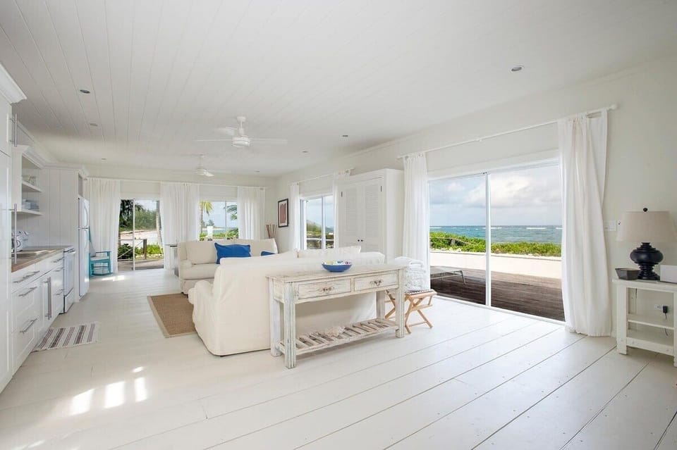 House, 6 Bedrooms | Living area