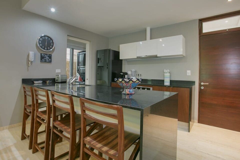 Kitchen bar