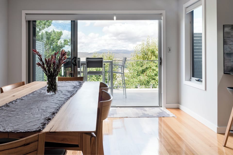 Six-seater dining suite with views!