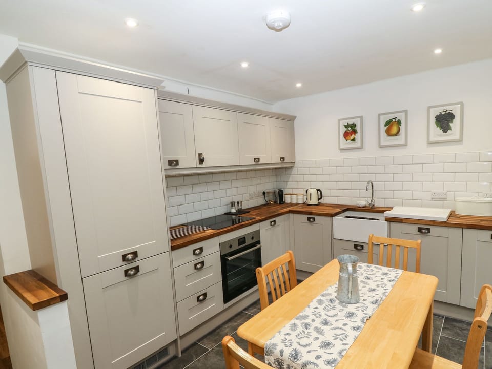 Dishwasher, cookware/dishes/utensils