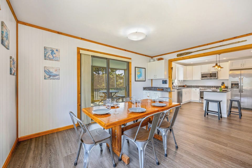 Surf or Sound Realty - 1112 - Edge of the World - Dining Area -2