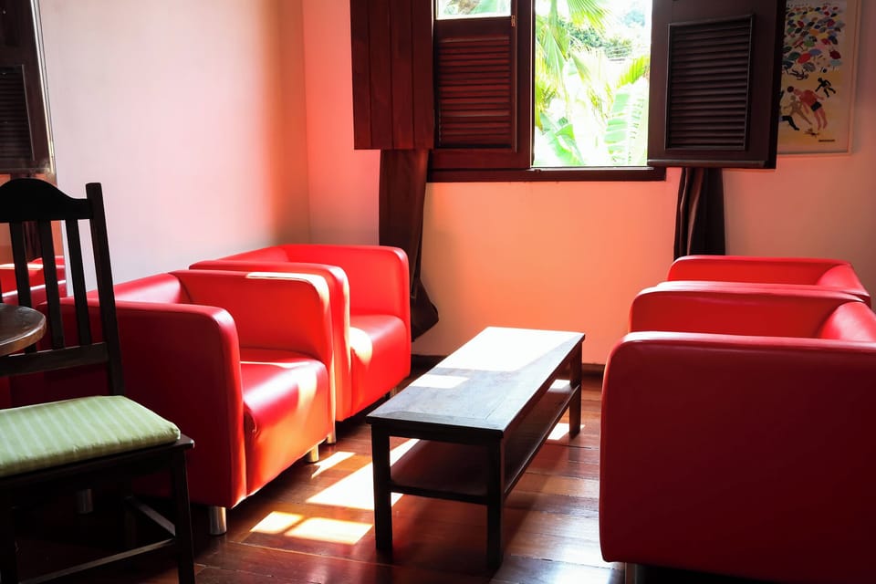 Family Quadruple Room, 1 Bedroom, 2 Bathrooms, Mountain View | Living area