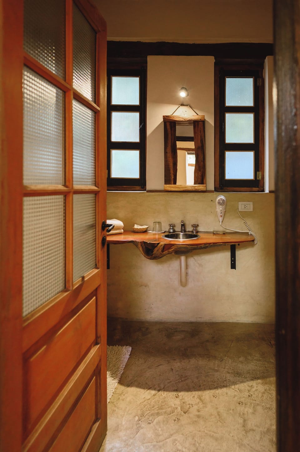 Superior Triple Room | Bathroom | Rainfall showerhead, free toiletries, hair dryer, bidet