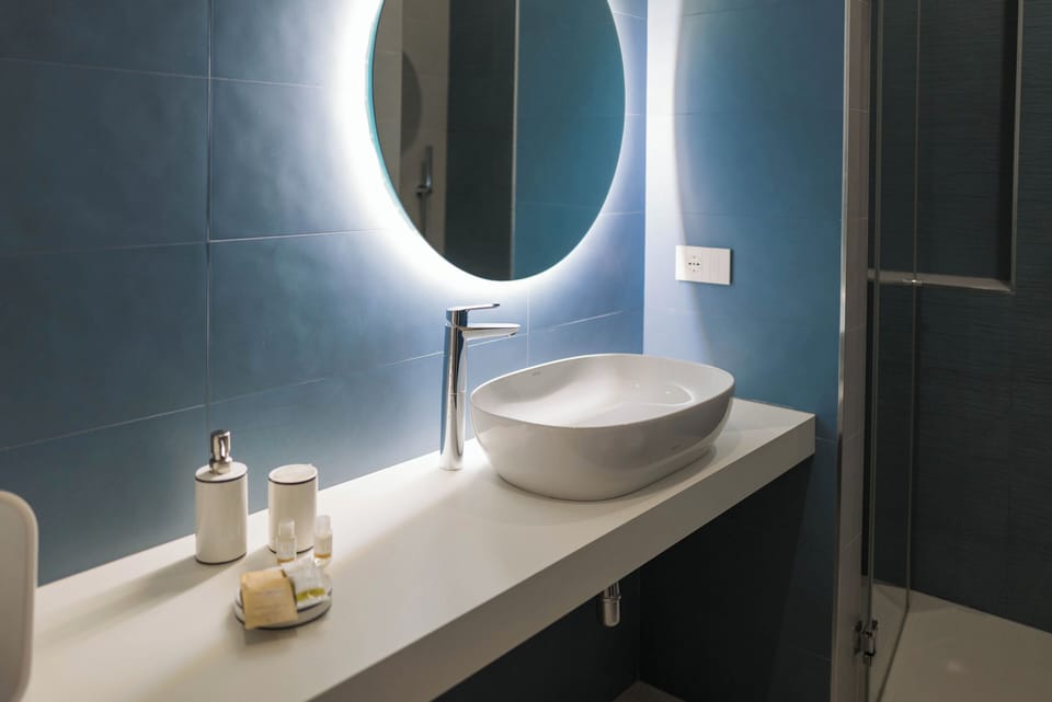 Comfort Double Room | Hypo-allergenic bedding, free minibar, laptop workspace, free WiFi