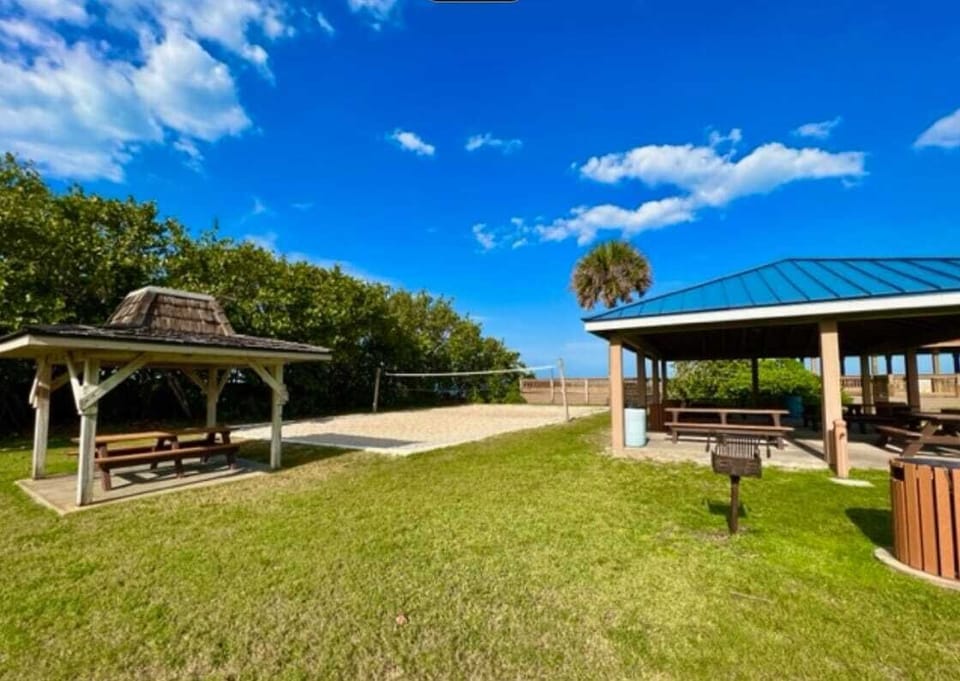 Play volleyball with friends, have a Chill and Grill and make lasting memories at Bicentennial Park!
