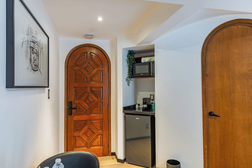 In-room safe, laptop workspace, iron/ironing board, free WiFi