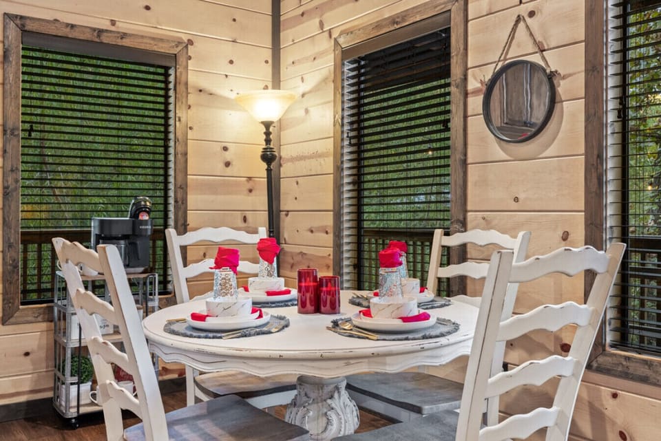 Setting the stage for unforgettable meals and cherished moments!j