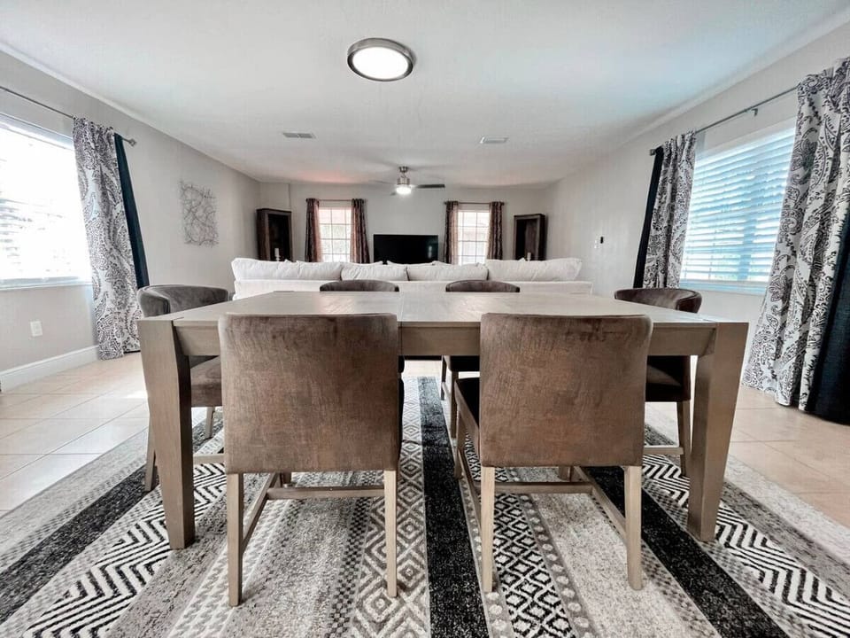 Very Comfy Family Dining Table