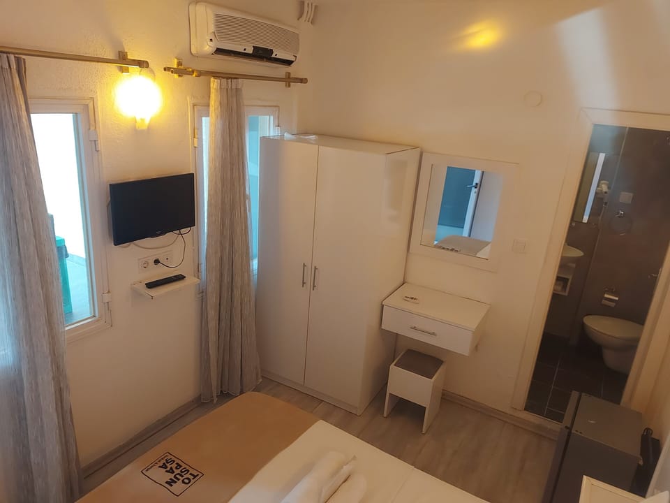 Basic Double Room | Free WiFi, bed sheets