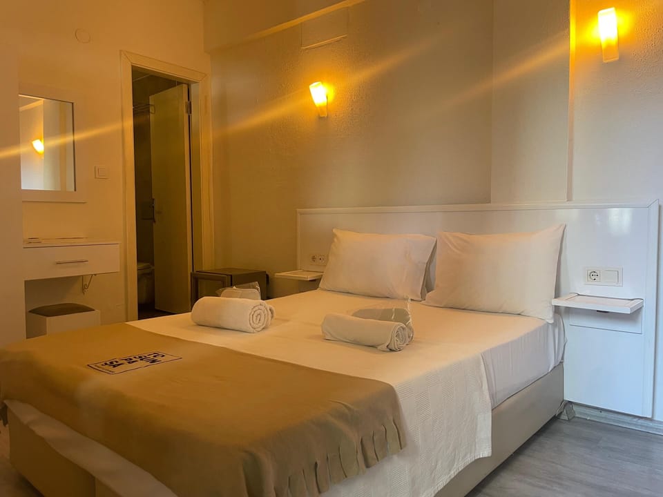 Basic Double Room | Free WiFi, bed sheets