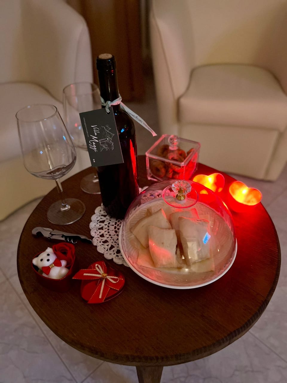 Romantic Room | Down comforters, memory foam beds, minibar, in-room safe
