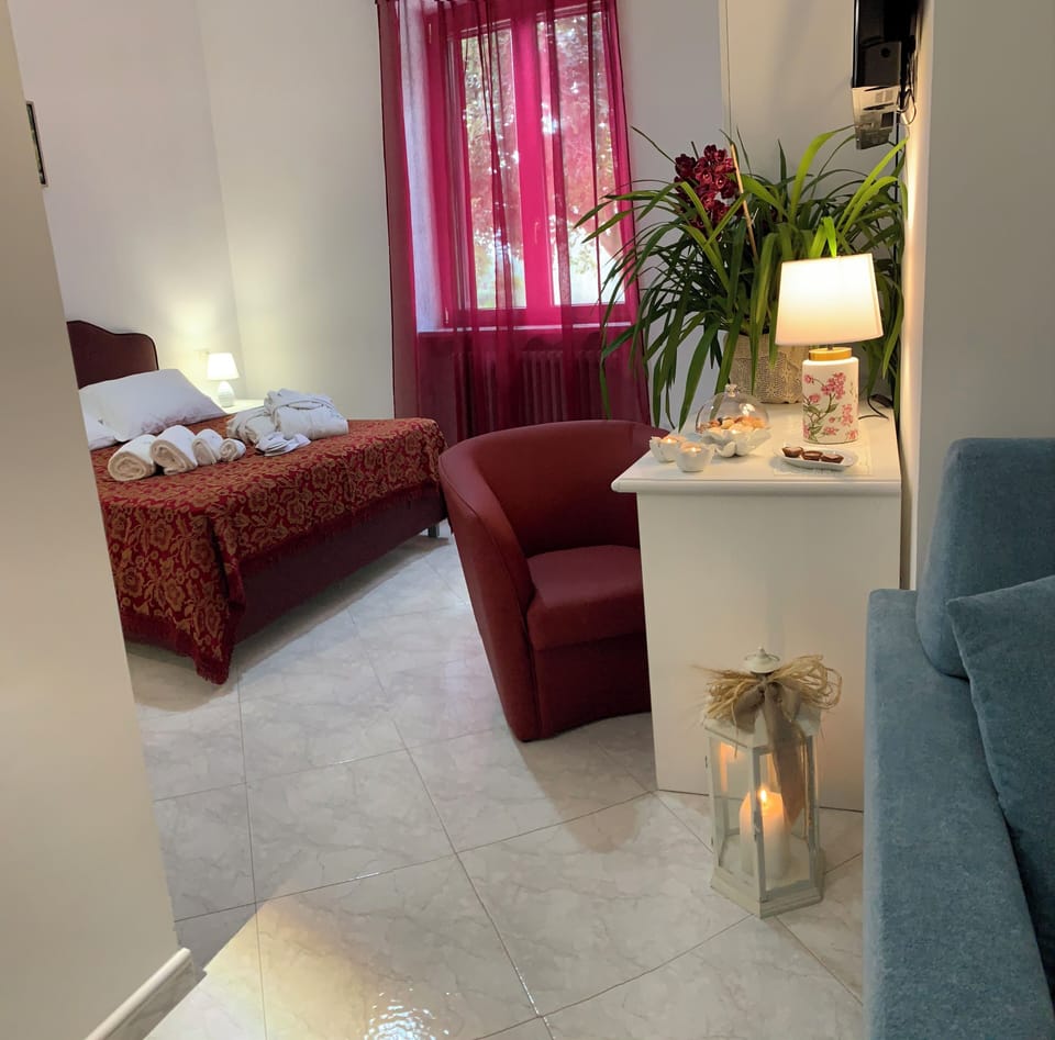 Comfort Room | Down comforters, memory foam beds, minibar, in-room safe