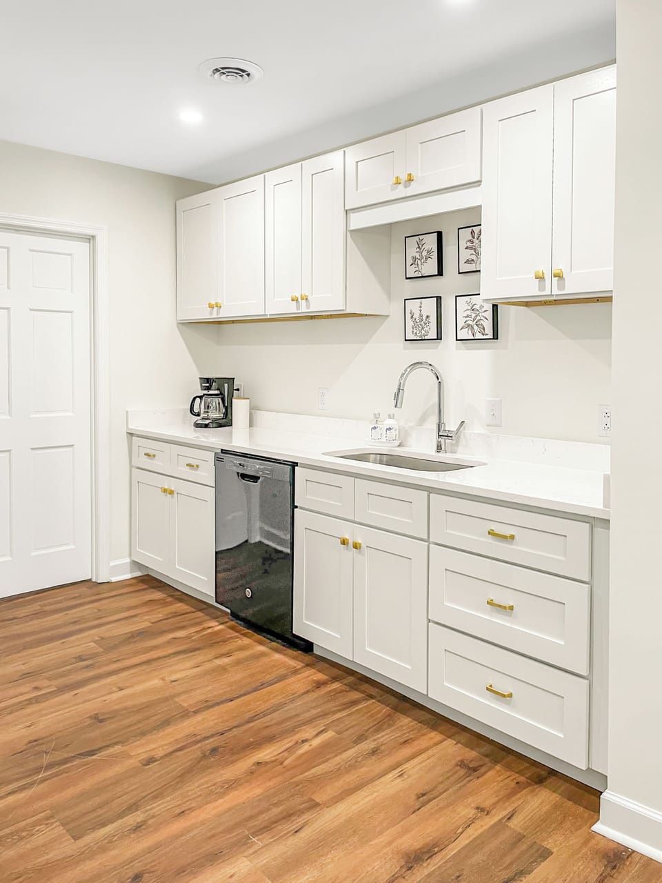 Fully equipped kitchen with full-sized appliances. Drip coffee maker and coffee 