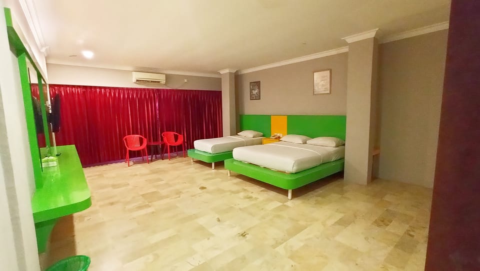 Superior Triple Room | Blackout drapes, WiFi (free), bed sheets