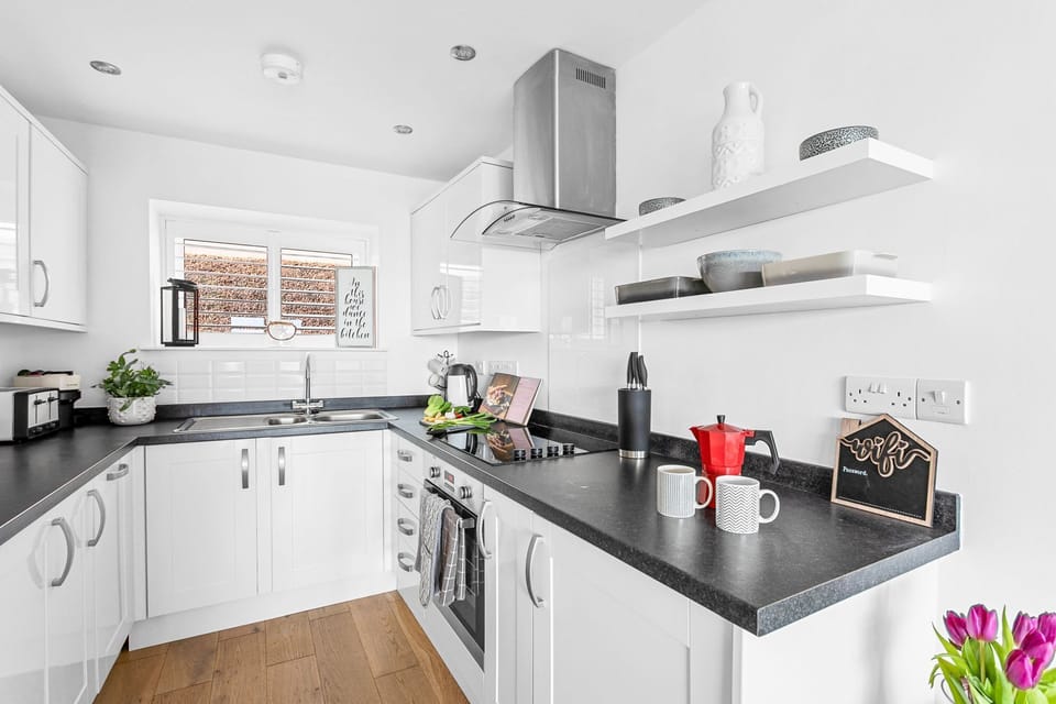 Kitchen with electric oven and hob, toaster - Osprey 3, The Cove