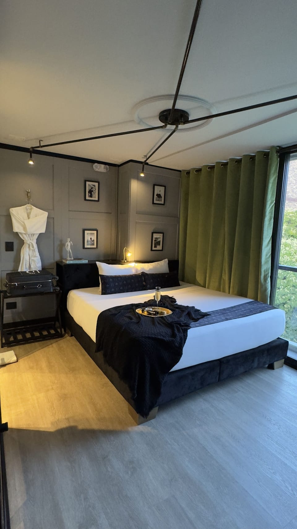 Premium Room | Premium bedding, down comforters, minibar, in-room safe