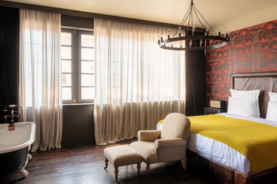 Signature Room, 1 King Bed | Premium bedding, Select Comfort beds, minibar, in-room safe