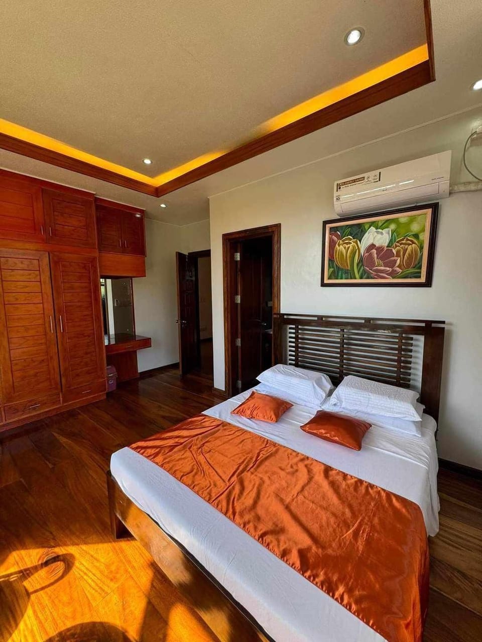 Superior Room, 1 King Bed, Balcony, Pool View | Hypo-allergenic bedding, individually decorated, individually furnished