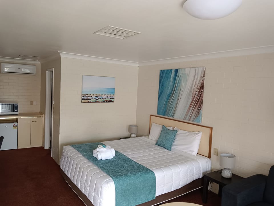 Executive King Room  | Premium bedding, desk, laptop workspace, soundproofing