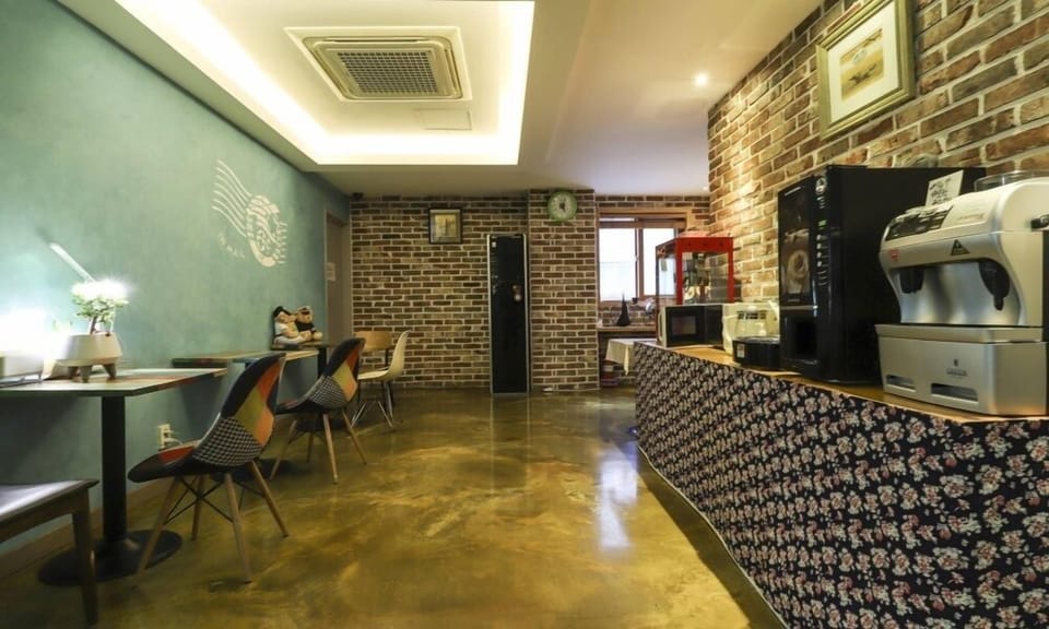 Snack bar