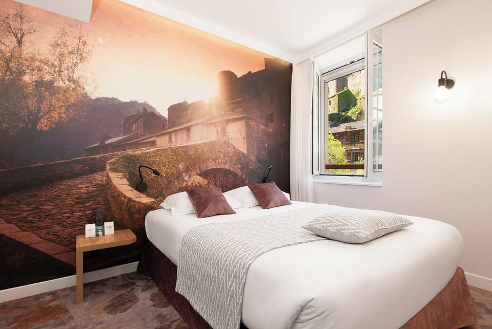 Deluxe room - Castle view | Hypo-allergenic bedding, free WiFi, bed sheets