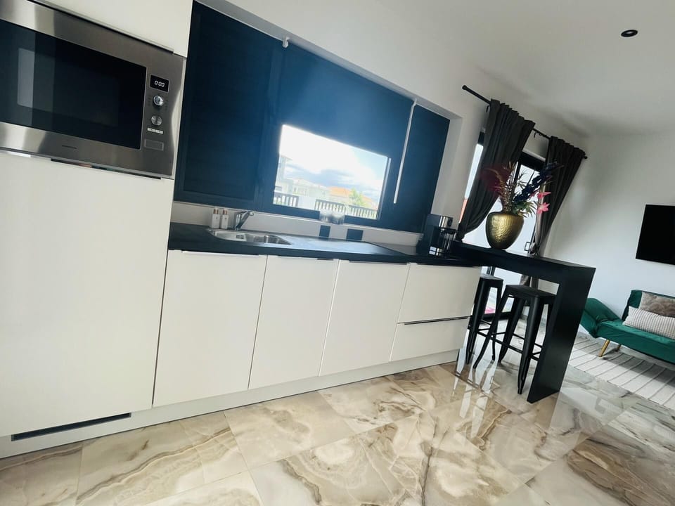 Studio | Private kitchen | Fridge, microwave, oven, stovetop