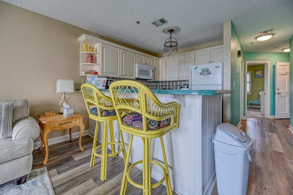 Seating for 2 at the Kitchen Counter Bar