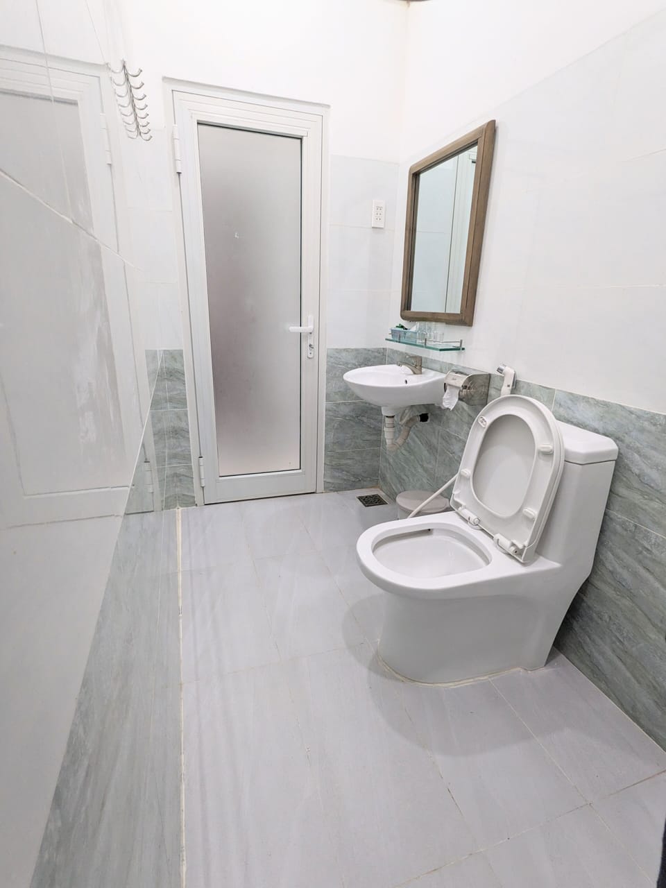 Standard Double Room Single Use, 1 King Bed, Patio, Ground Floor | Bathroom | Shower, rainfall showerhead, designer toiletries, hair dryer