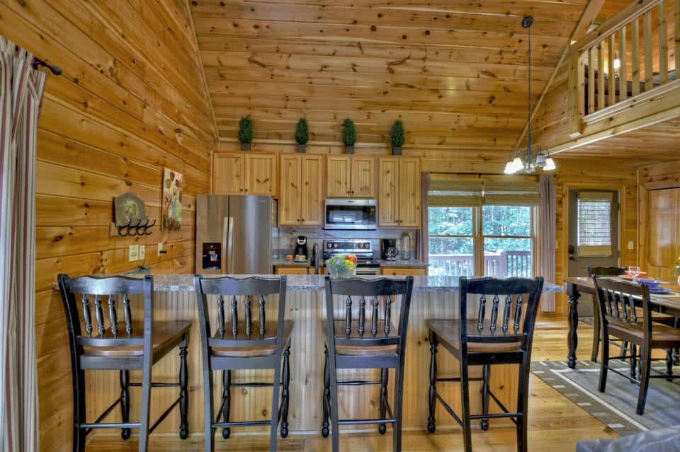 Beautiful granite bar area for everyone to gather around to enjoy some quality tme