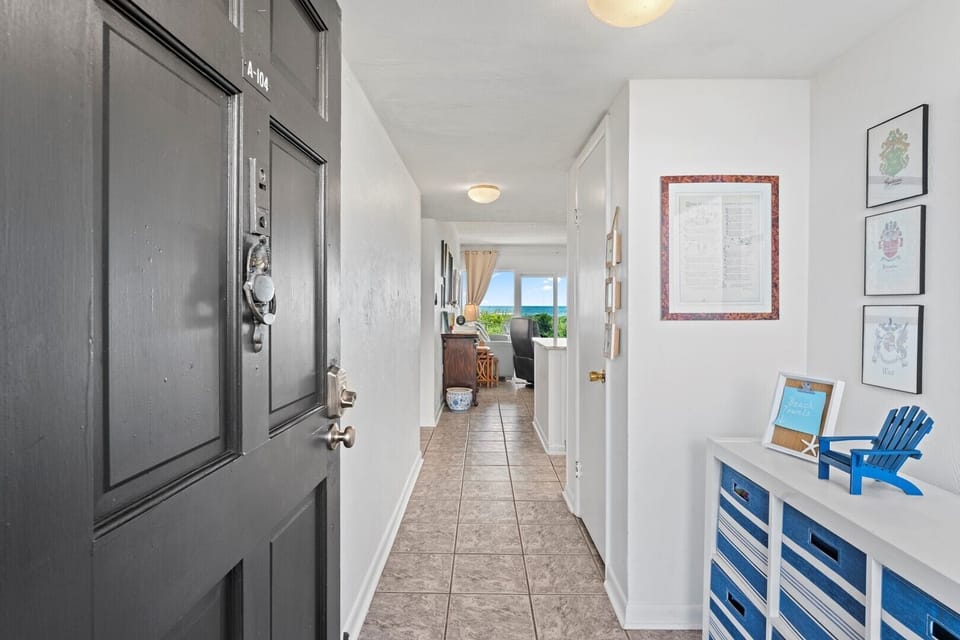 IH A104 Foyer