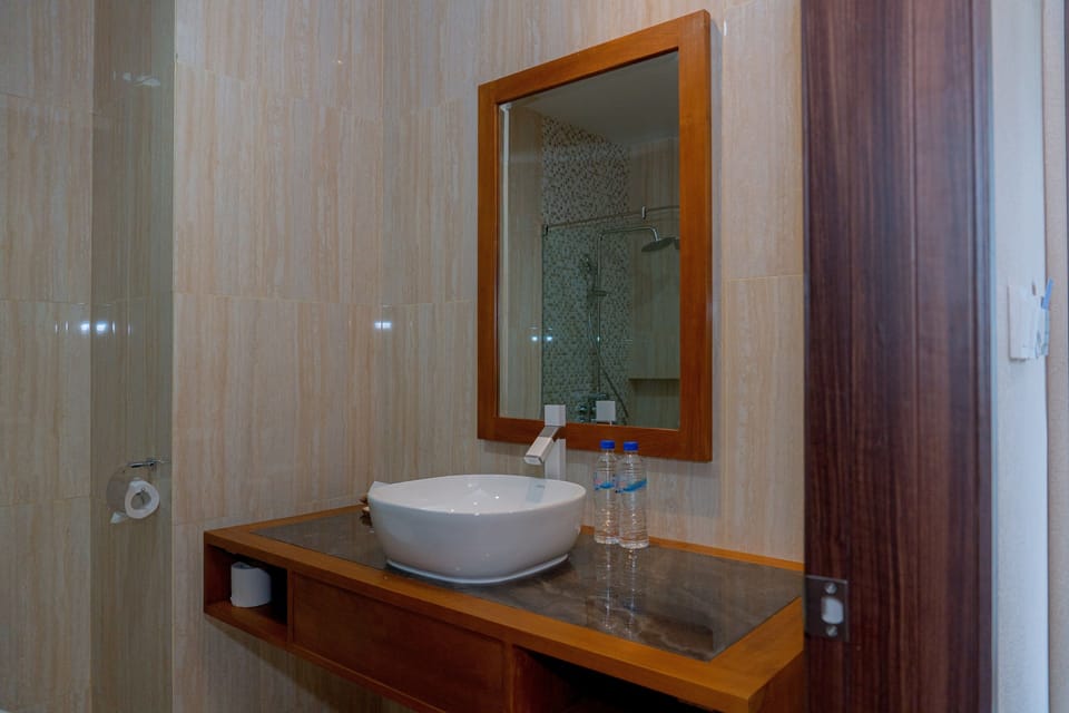 Shower, rainfall showerhead, bidet, towels