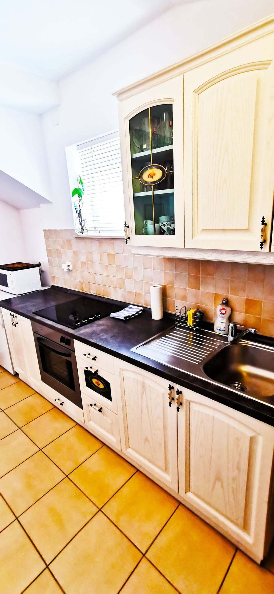 City Apartment, 2 Bedrooms, Non Smoking, City View | Private kitchen | Full-size fridge, microwave, oven, stovetop