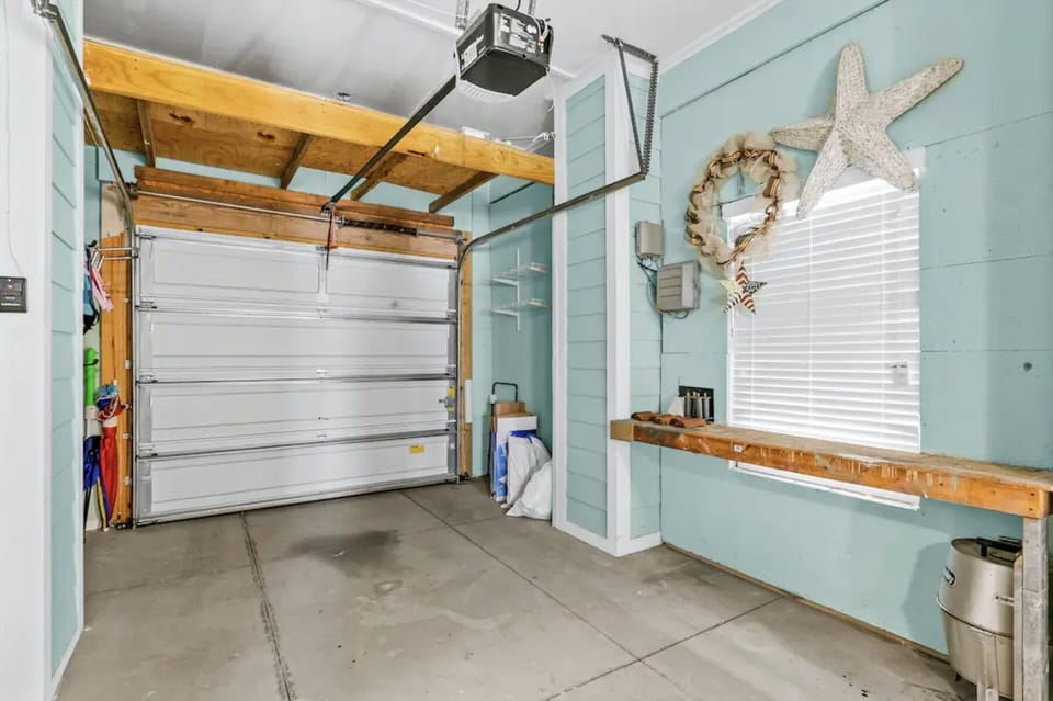 Garage Entertainment area - Electric car charge available upon request