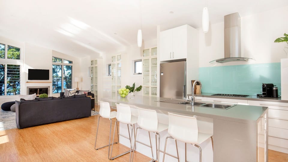 Latitude south coast - jervis bay accommodation living and dining room