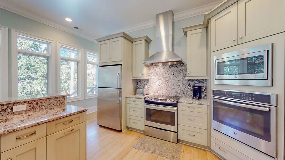 Fully Stocked Gourmet Kitchen