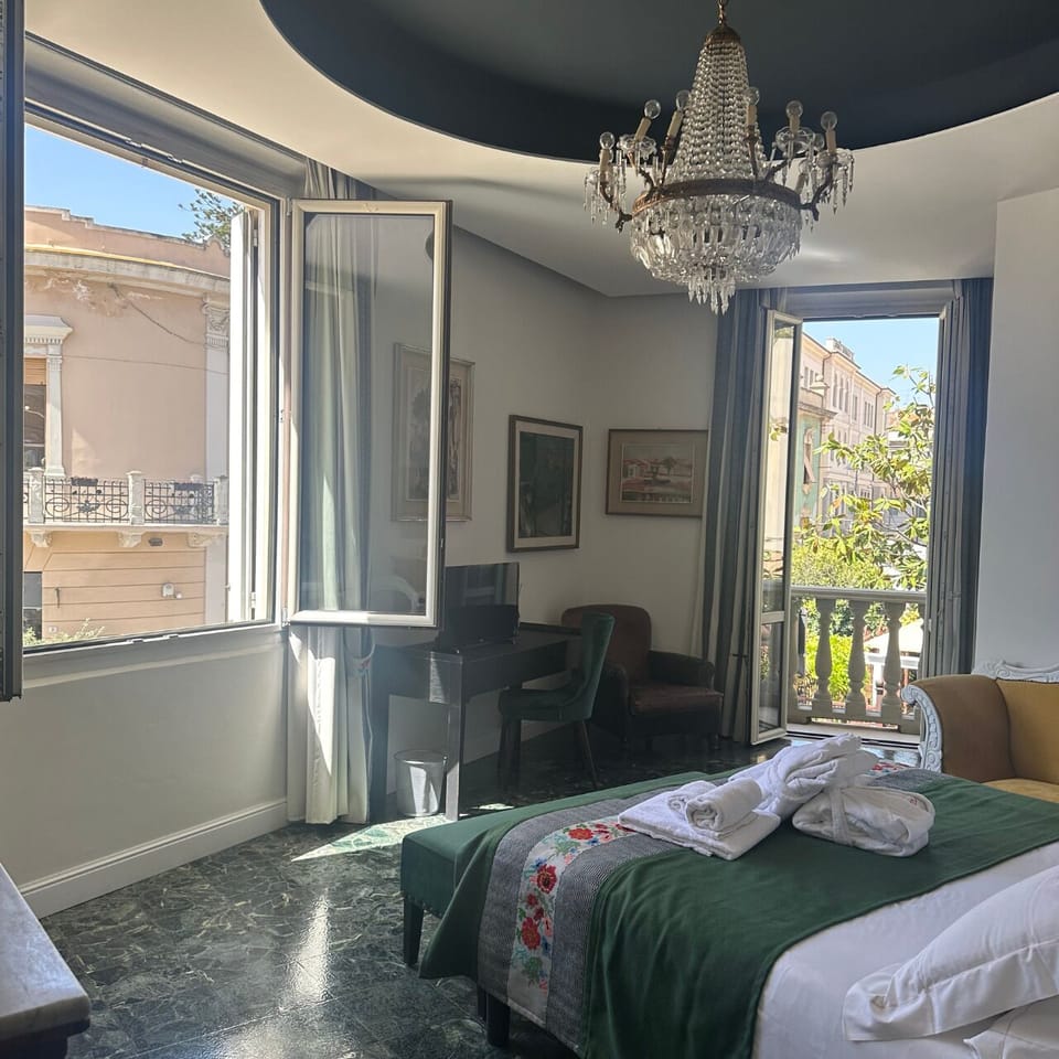 Comfort Room, 1 Double Bed | Premium bedding, minibar, in-room safe, desk