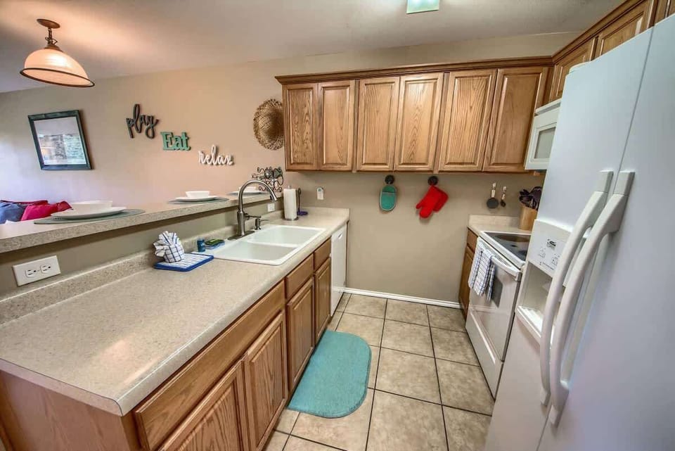 Fully stocked kitchen!