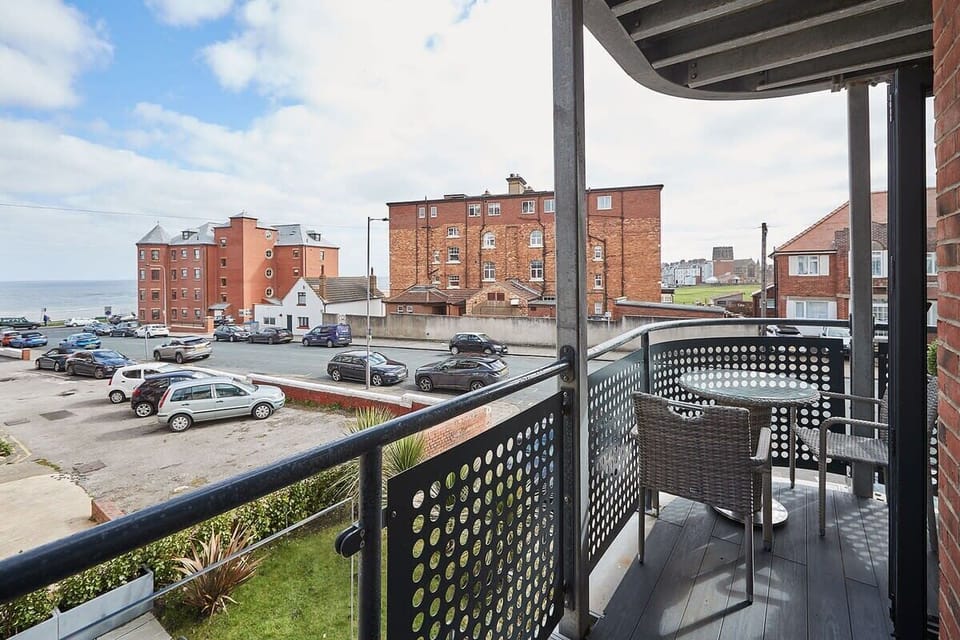 Beach Pad, Whitby - Host & Stay