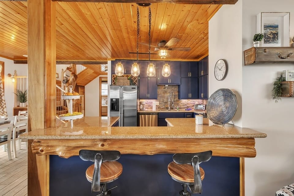 House, 4 Bedrooms | Private kitchen | Fridge, oven, coffee/tea maker, toaster