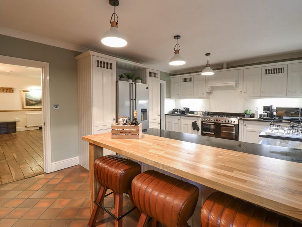 Fridge, dishwasher, electric kettle, toaster