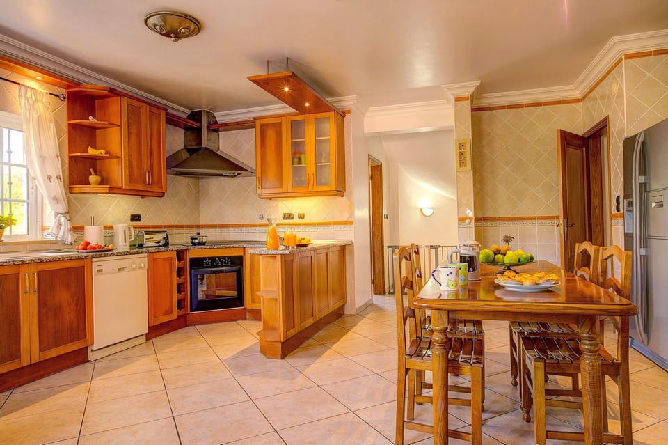Villa Daisy image
