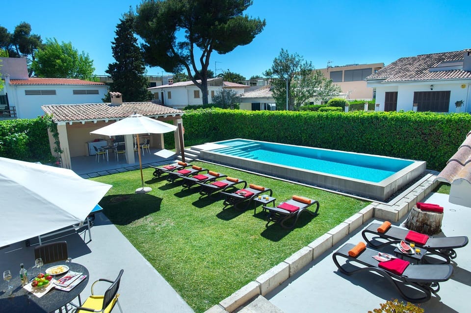 Villa Oms image