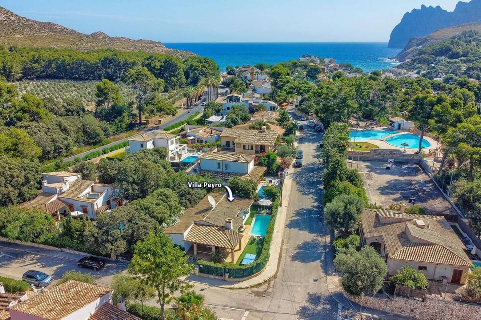 Villa Peyro image