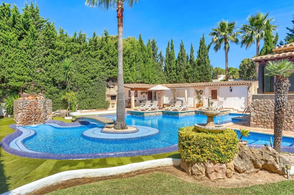 Villa Pinos image