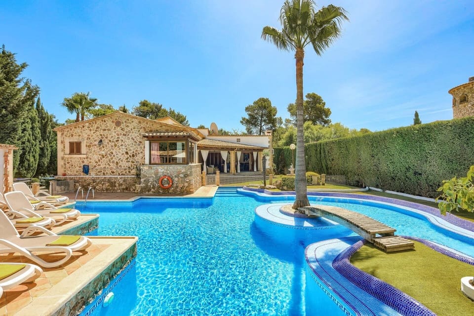 Villa Pinos image