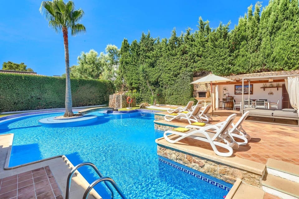 Villa Pinos image
